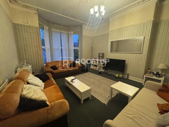 Belle Vue Road, Leeds LS3 9 bed house to rent £5,499 pcm £1,269 pw