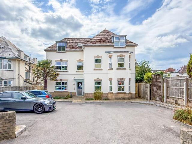 Belle Vue Road, Southbourne, Bournemouth 2 bed apartment to rent £1,195 pcm £276 pw