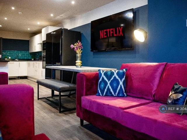 Belle Vue Terrace, Bury, BL9 1 bed in a house share to rent £650 pcm £150 pw