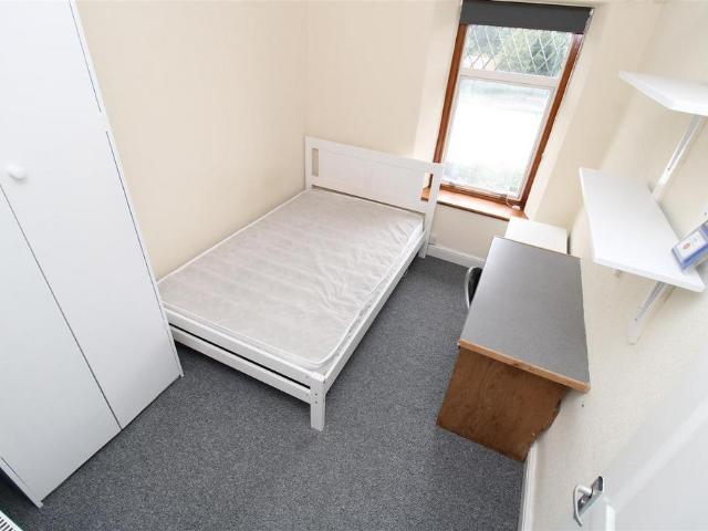 Belle Vue Terrace, Pontypridd CF37 1 bed in a house share to rent £425 pcm £98 pw