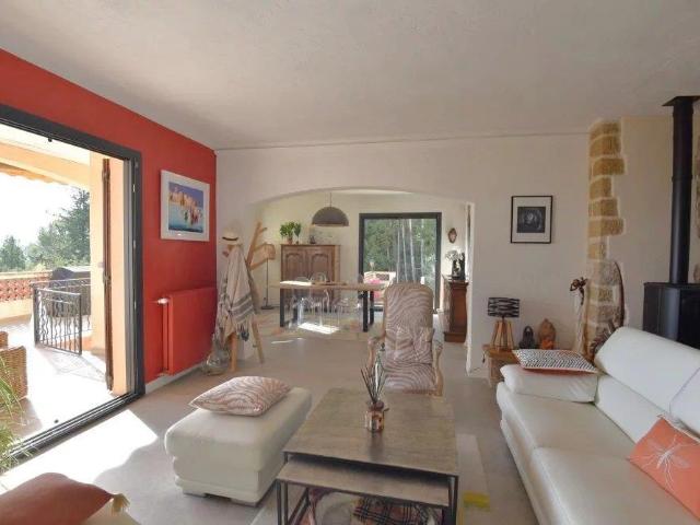 Belle vue village Maison de caractère de 225 m² avec 3 chamb. 226m² Fayence