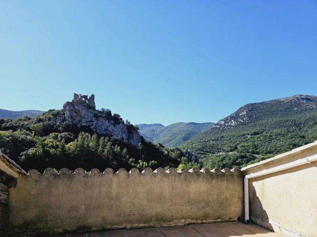Belle vues maison en pierre avec garage et terrasse tropézienne