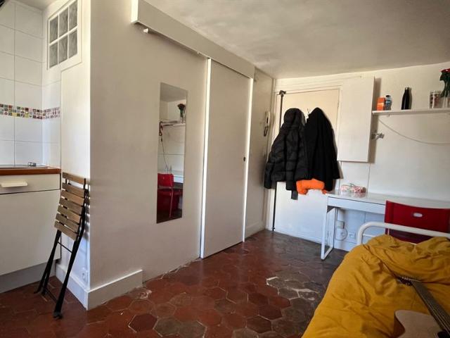 Studio équipé avec vue dégagée