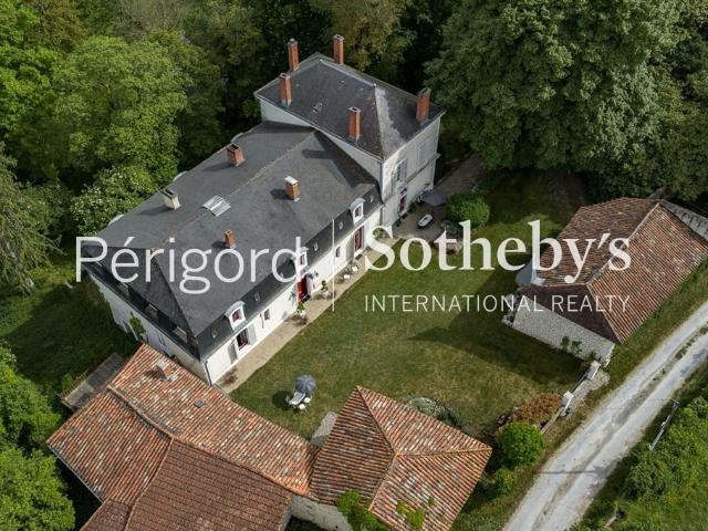 Belle allure pour cette propriété avec deux habitations 530m² Lisle