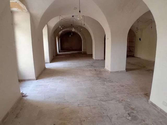 Belle bastide commerciale à louer