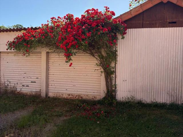 Belle campagne fontaine maison de village 107m2 2 garages hangar terrain 978m2
