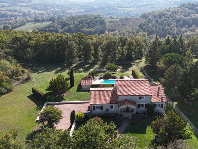 Belle contemporaine avec environnement privilégié 174m² Hautefage la Tour