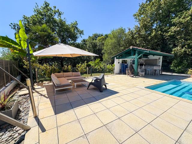 Belle Contemporaine de 220M² sur 2175M² de Terrain avec Pisc. 220m² Bayonne