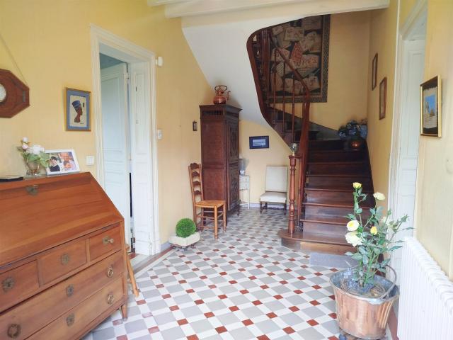 Belle demeure à l'architecture originale avec piscine et jar. 169m² Lamothe Montravel