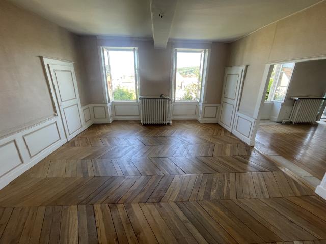 BELLE DEMEURE DANS MONTBARD