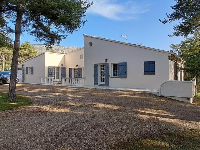 Belle Demeure En Milieu Rural Sur Plus D'un Hectare Travers. 169m² Bargemon