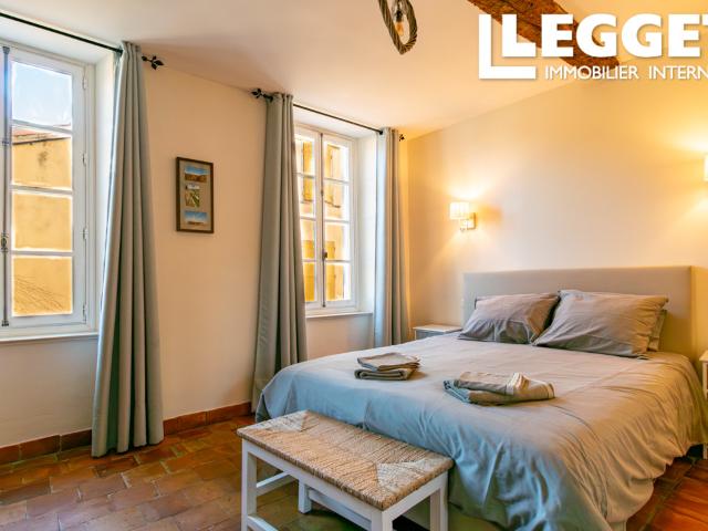 Belle demeure rénovée avec 6 suites, appartement 80 m², piscine et jardin méditerranéen près du Canal du Midi