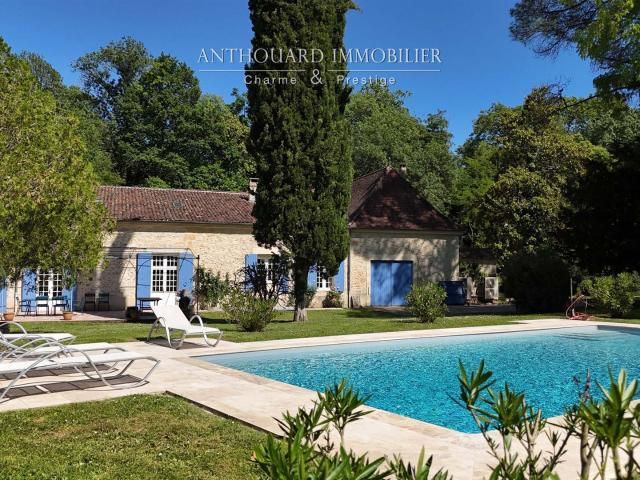Belle Demeure, style chartreuse, piscine 450m² Bergerac
