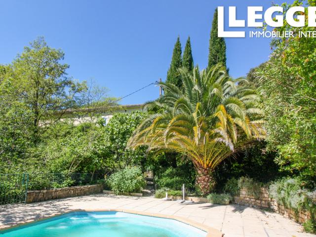 Belle et grande maison construite en 1800, en Ardèche, proche de Bourg Saint Andéol, avec jardin et piscine