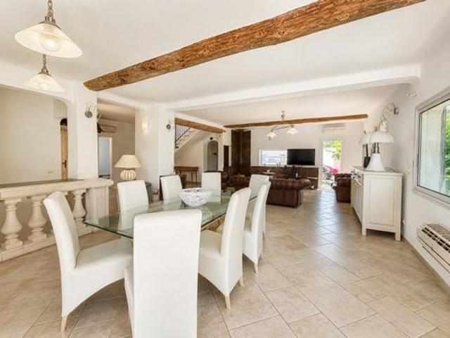 Belle et grande maison traditionnelle en campagne d'Aubagne