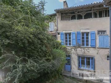 Belle et spacieuse maison de village avec boutique et jardin 175m² Caylus