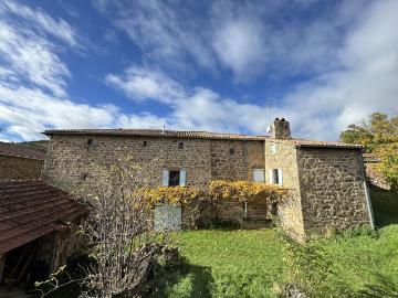 BELLE FERME ARDECHOISE AVEC DEPENDANCES