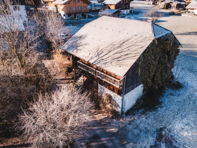 Belle ferme de pays à rénover avec terrain à bâtir 455m² Morillon