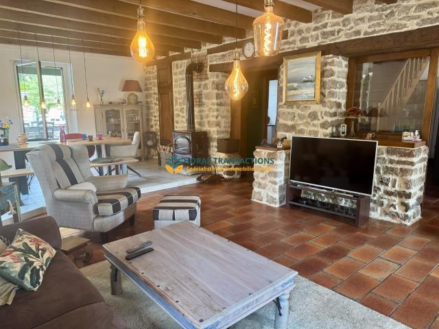 Ferme rénovée alliant authenticité et confort moderne 205m² Quers