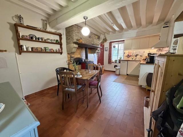 Belle fermette avec maison d'amis à vendre près de Montreuillon
