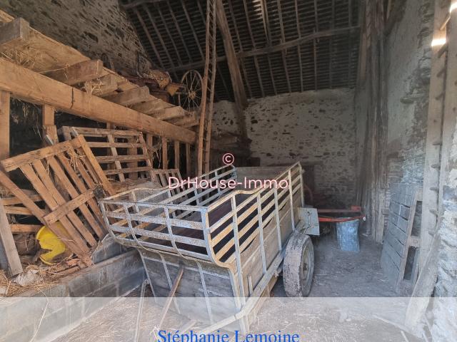 Belle Grange en pierre sur terrain agricole de 1,5 Hectare