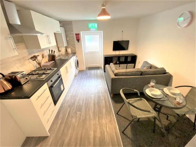Belle Green Lane, Ince, Wigan WN2, 2 bed flat to rent, £875 pcm | PrimeLocation