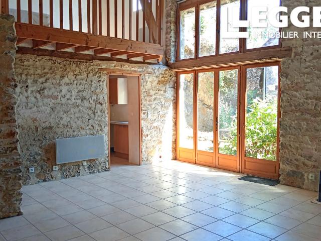 Belle longère de 4 chambres avec gîte et jardin, dans hameau, à 1 km des commerces de Fresnay sur Sarthe
