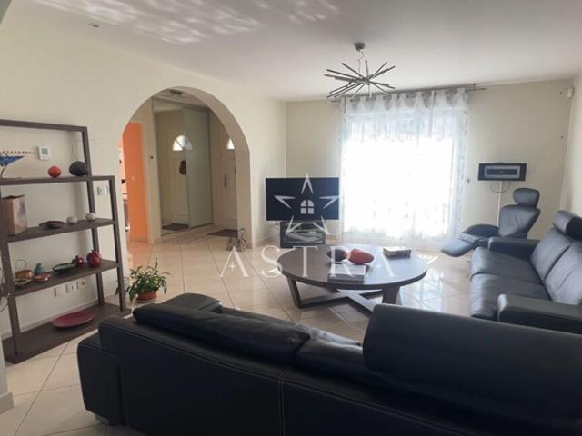 Belle Maison 7 Pièces 265 m²