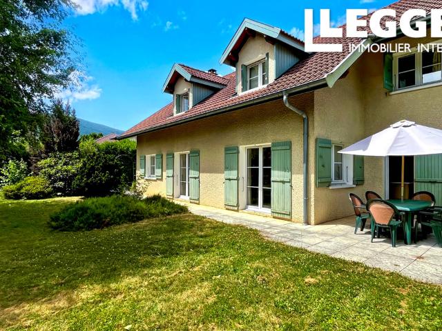 Belle maison 5 chambres avec grand jardin, terrasses, garage et intimité au cœur de St. Jorioz