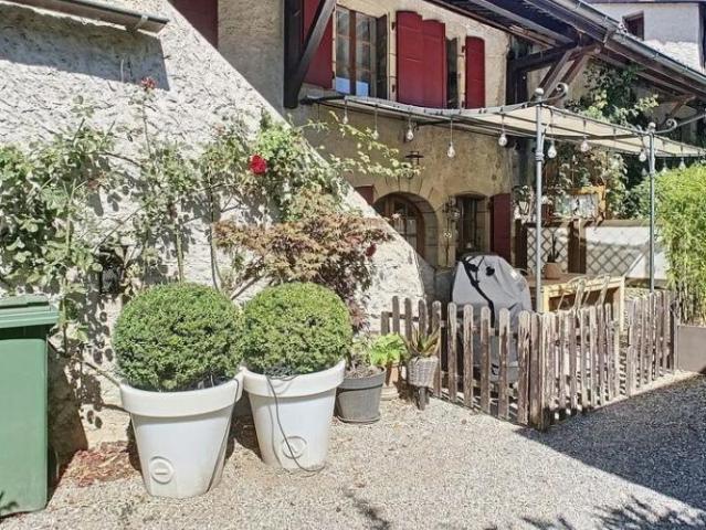 BELLE MAISON CONTIGUË DE 7 PIÈCES À ANIÈRES