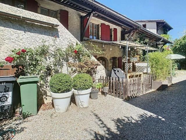 BELLE MAISON CONTIGUË DE 7 PIÈCES À ANIÈRES
