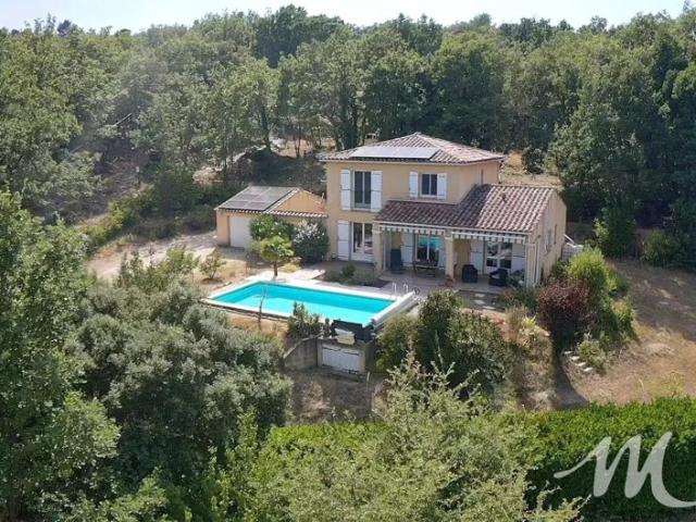 Belle maison à Montmeyan, avec piscine, garage et 4 chambres!