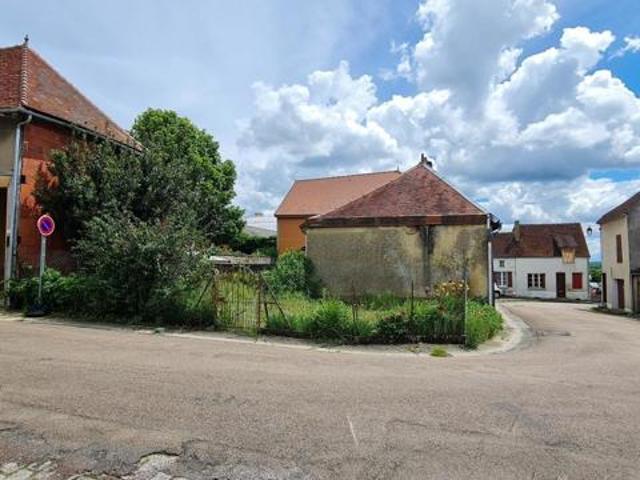 Belle maison à rafraîchir au centre d'Ervy le Châtel