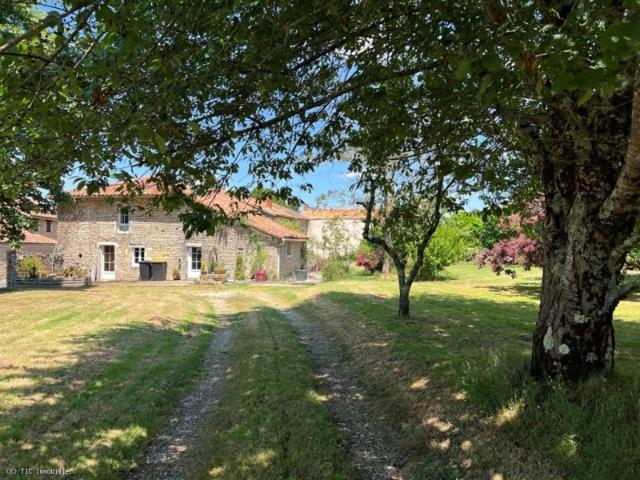 Belle Maison Ancienne Avec Beau Jardin