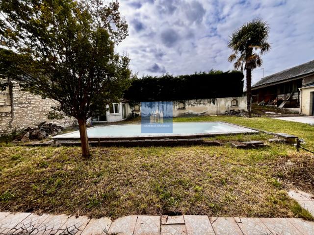 ANTOIGNE 49 Maison de charme 3 CH avec piscine
