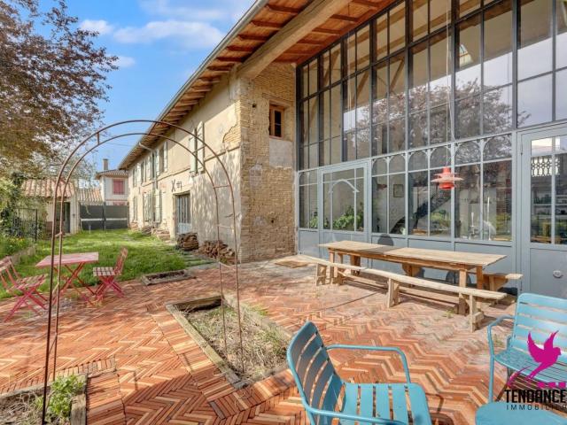 belle maison ancienne rénovée de 435 m² jardin arboré et piscine