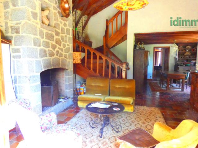 BELLE MAISON AUVERGNATE EN PIERRE