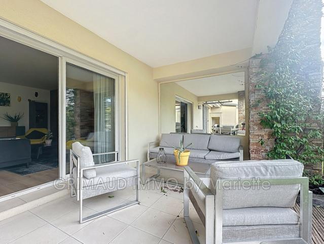 belle maison avec 2 chambres, jardin, garage, residence avec p
