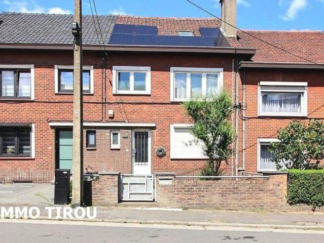 Belle maison avec 3 chambres + jardinet + garage