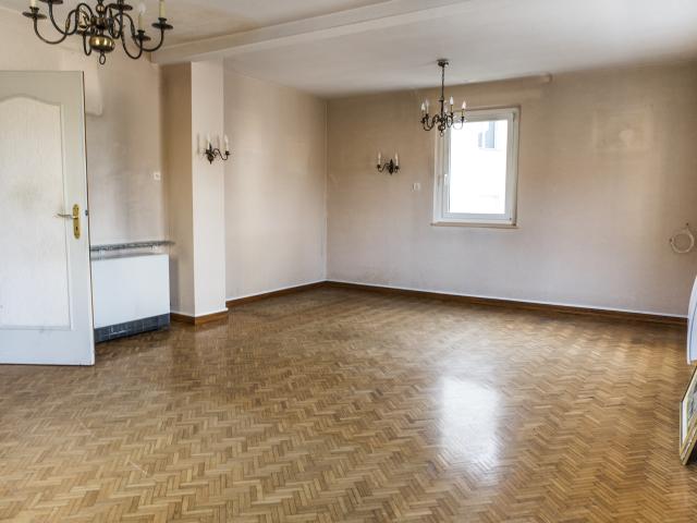 Belle Maison avec cour et jardin avec fort potentiel d'aménagement