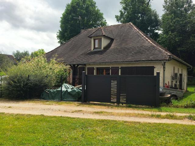 Belle maison avec garage attenant