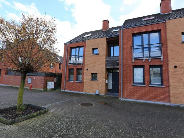 Belle maison avec garage, terrasse et jardin