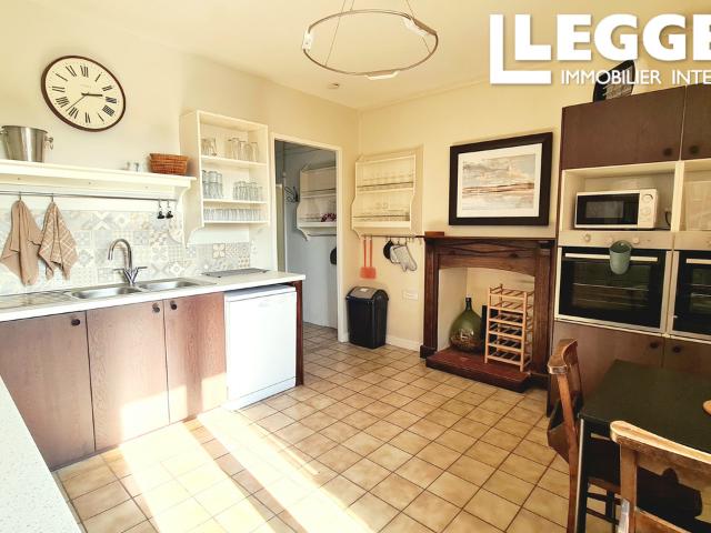 Belle maison avec gite, piscine, dépendances et 5000m2 de terrain