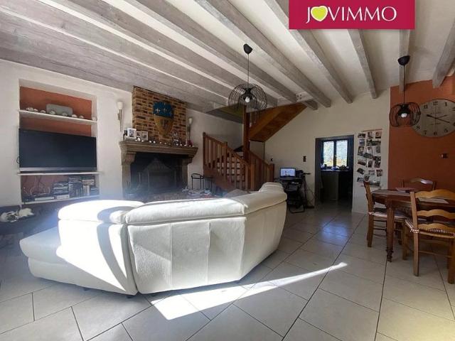BELLE MAISON AVEC GRANGE DANS PETIT HAMEAU
