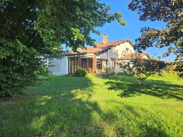 Belle Maison avec jardin arboré au calme A LAUZERTE 82110