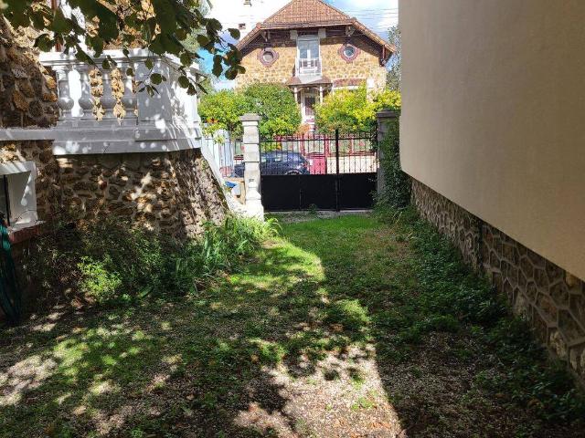 Belle maison avec jardin, proche CHANZY