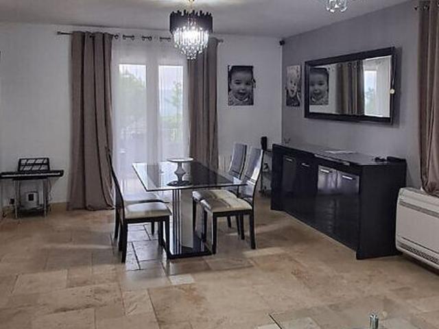 BELLE MAISON AVEC PISCINE MEUBLEE VILLENEUVE