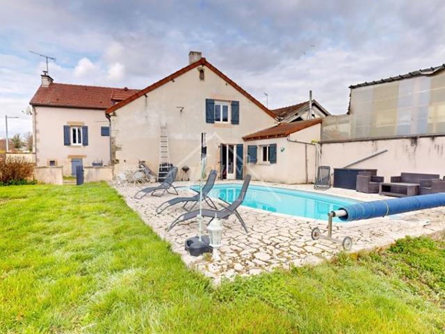 BELLE MAISON AVEC PISCINE ET STUDIO
