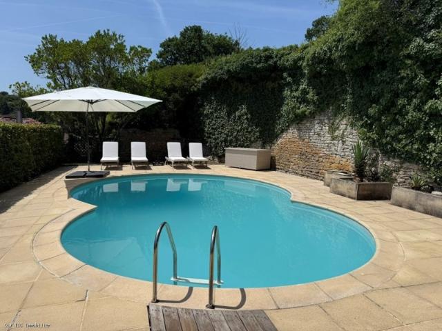 Belle Maison Dans Un Village Médiéval avec 2 Gîtes et Piscine