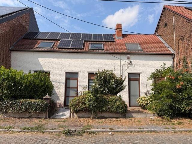 BELLE MAISON DANS UN AGREABLE QUARTIER PROCHE DE MONS